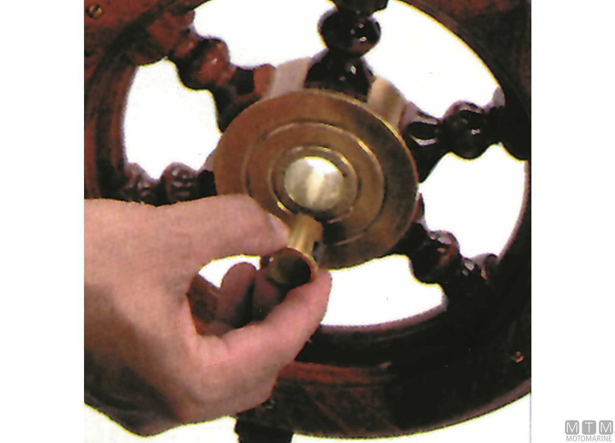 Hub cover for steering wheels 490-650 mm polished brass - original photo Motomarine Srl