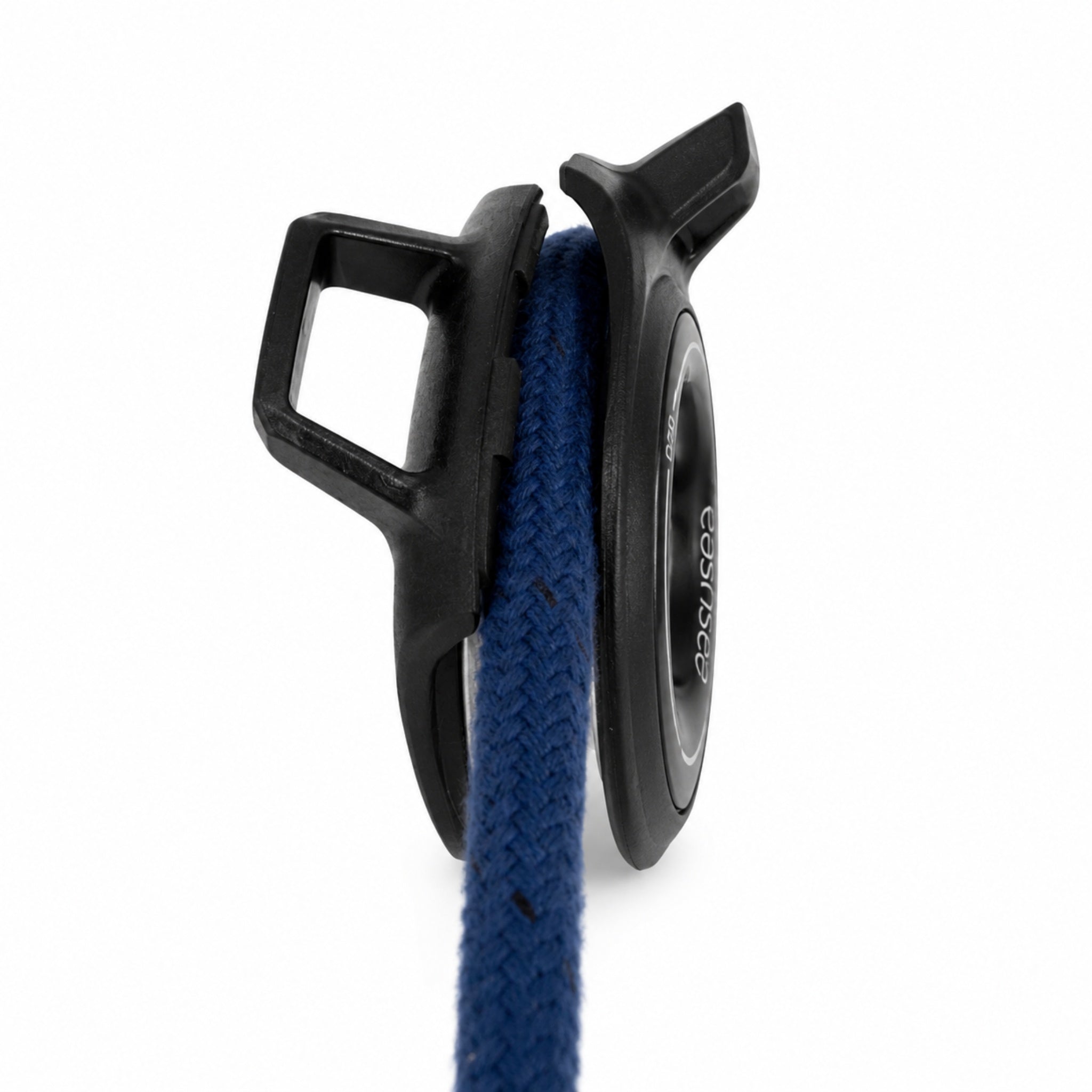 Olli snatch block opened with a line inserted without threading