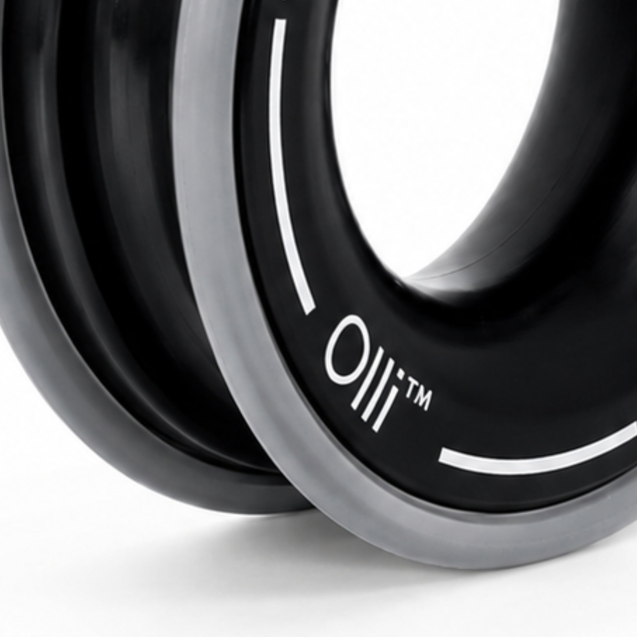 Macro detail of the rubber edge protecting the Olli solid ring from impacts