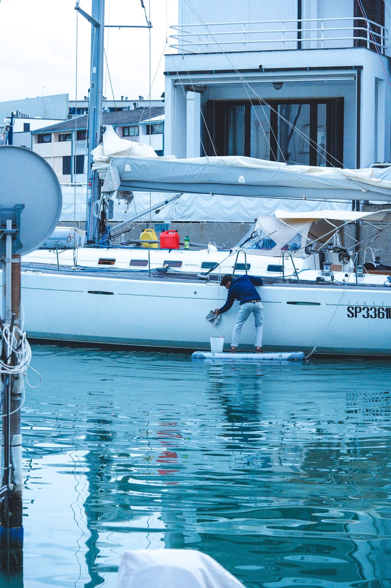Boarding a sailing yacht from the quay over the WAY2 inflatable gangway
