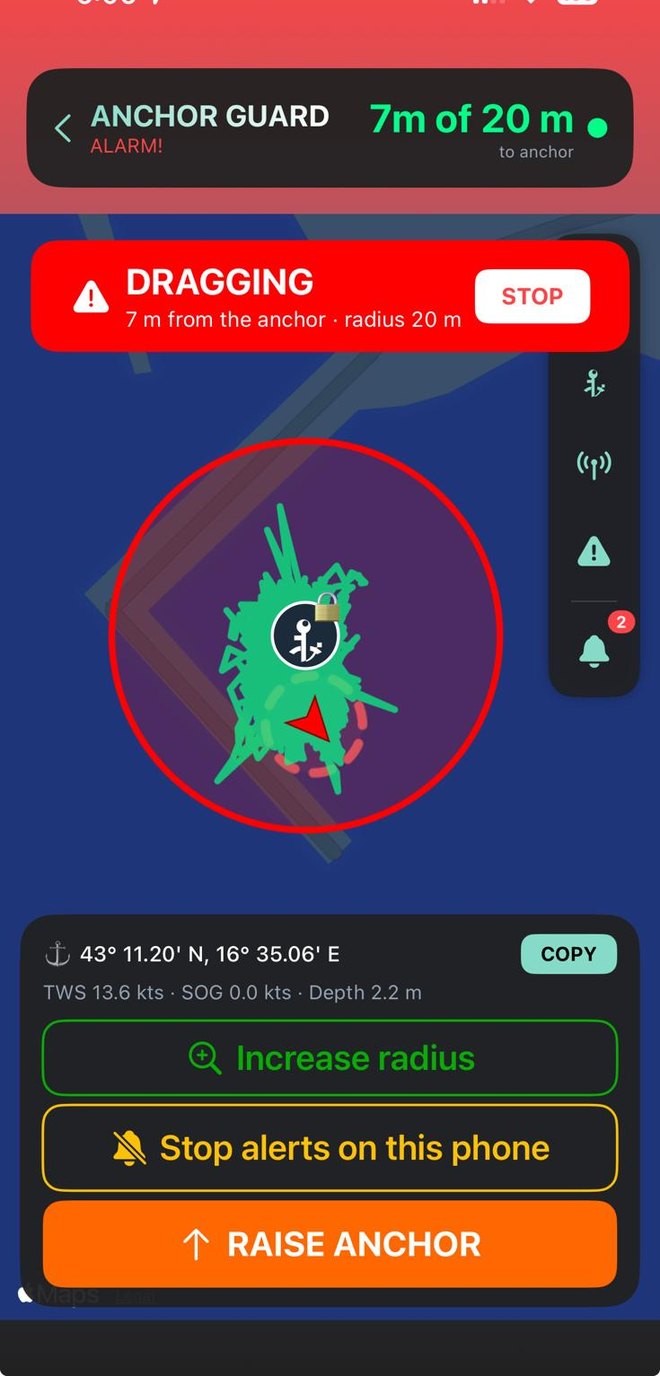 Alarm: the boat is dragging, 7 m from the anchor on a 20 m radius